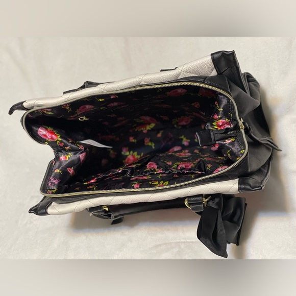 Purse - Picture 3 of 3